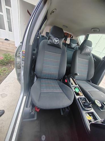 delovi za generic motore: Mercedes-Benz A-klasa (W169) – 5 vrata, srebrna boja Glavne — 4