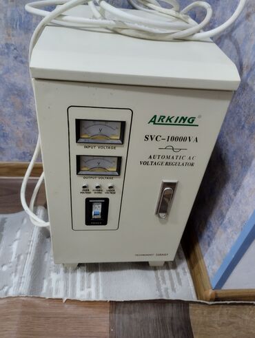 Transformatorlar: ARKING SVC-10000VA modeli avtomatik AC gərginlik tənzimləyicisi. Bu