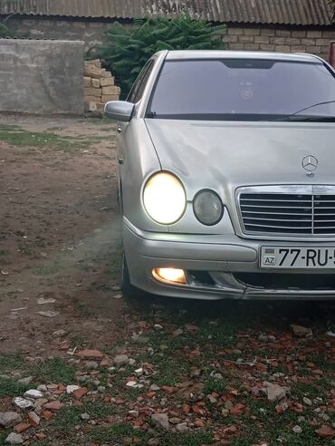 Mercedes-Benz: Mercedes-Benz E-Class: 2.2 l | 1998 il Sedan — 5