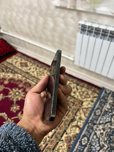 ipad mini 2019: IPhone Pro в тёмном цвете, с тройной основной камерой и плоскими — 4