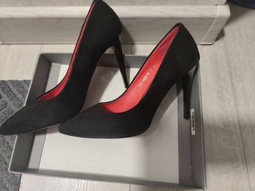 серебряное кольцо женское: Туфли, 38, Saucony, Колдонулган, түсү - Кара, Өзү алып кетүү