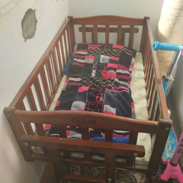 мебель детский сад: Диван-кровать, цвет - Бежевый, Б/у