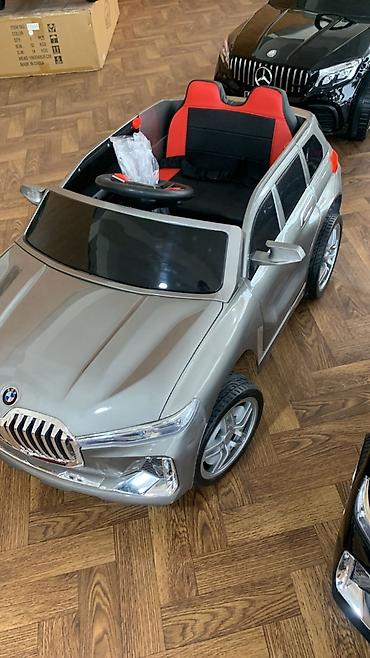 Uşaq üçün elektrik maşınları: Yeni! Kompakt uşaq yolsuzluq avtomobili BMW X7 qara laklı parlaq — 8