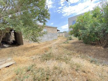 brusokdan hazır evlər: Satılır: həyət evi və torpaq sahəsi 6sot. - Divarla əhatələnmiş geniş