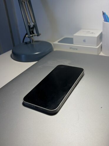 mali sporet sa dve ringle i rernom: Apple iPhone iPhone 13, Bela, Face ID