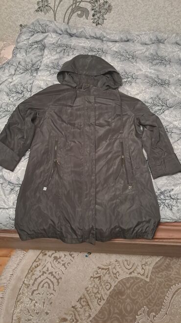 Plaşlar: - Şkaf vitrini: İki bölməli, yuxarı hissəsi tam şüşə sürgülü — 4