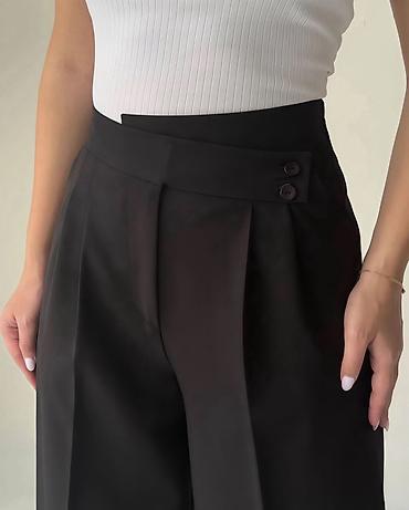 helanke elastina: Ženske široke pantalone sa visokim strukom
2400din — 7