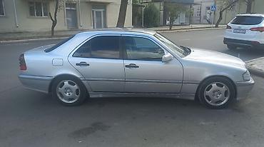 panelerin satisi: Mercedes-Benz C-Sinif sedan (W202), gümüş rəng. - Kuzov: 4 qapılı — 3