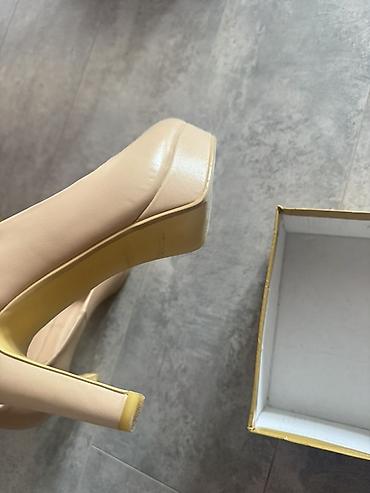 лабутены цена мужские: Туфли, 38, 38.5, 39, Christian Louboutin, Б/у, цвет - Бежевый, Самовывоз — 5
