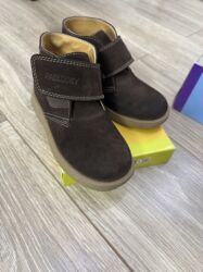 детские обуви в бишкеке: Демисезонные ботинки 30го размера 
Испанские 
Носили пару раз