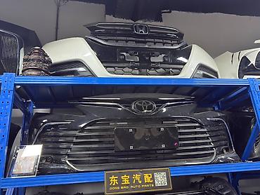 Бампер и комплектующие: Бампер Toyota, Новый, Оригинал — 12
