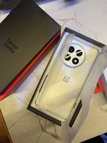 телефоны за один сон: OnePlus 13, Новый, 256 ГБ, цвет - Белый, 2 SIM