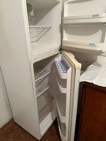 старый холодильник: Холодильник LG, Б/у, Двухкамерный