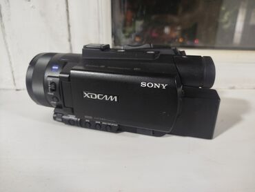 видеокамеру и фотокамеру: Продаю видео камеру профессиональный можно снимать подкасты, клип