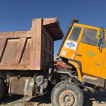 Самосвал CAMC 6x4 - Тип: трехосный самосвал (6х4), откидной кузов с