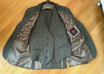 Kostyumlar: Qara Zolaqlı kostyum-50m Ölçüsü—52 Kişi üçün 3 hissəli klassik — 9