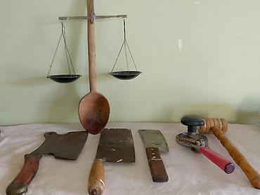 Digər əntiq əşyalar: Satılır: 2 ədəd köhnə kolleksiya əşyası 1) İdman medalının bəzək — 13