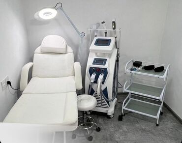 Dırnaq qurutma lampaları: Lazer aparatı bütün əşyalarıyla birgə (işıqlı lupa, stul, etajerka