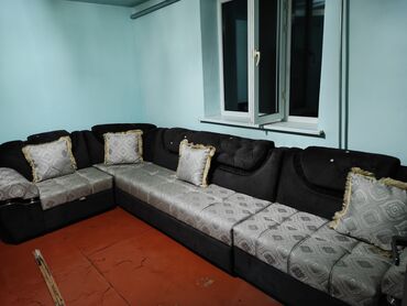уголок для гостинной: Бурчтук диван, түсү - Саргыч боз, Бөлүп төлөө менен, Колдонулган