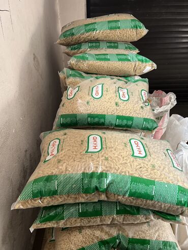 пэт гранулы: Продаю макароны от Акун 10кг - 550 сом