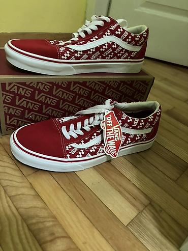puške: Predstavljamo uniseks Vans Old Skool patike u crvenoj boji. Ove patike — 5