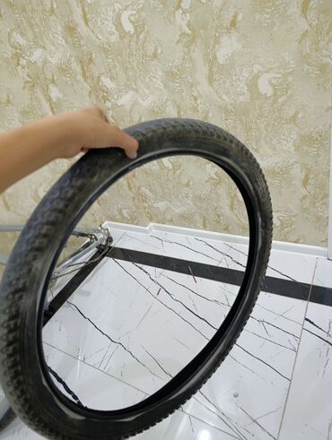 Velosiped ehtiyyat hissələri: Velosiped üçün ehtiyat hissələri və alətlər dəsti Tərkib: - — 4