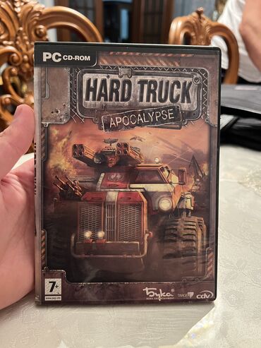 Oyun diskləri: Komputer oyunları. 1 ədədi - 1 manat. Say olaraq çox alan və ya — 9