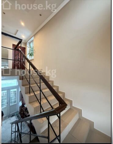 Долгосрочная аренда домов: 260 м², 8 комнат — 2