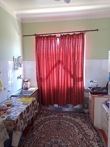 neapol dairesinde kiraye evler: 4 otaqlı mənzil 140кв - Geniş və işıqlı zal: divarları açıq yaşıl — 3