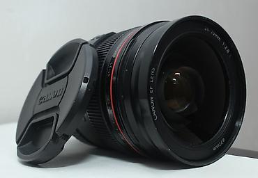 ev zengi: Canon EF 24-70mm f/2.8 L USM obyektiv 1ci nəsil - Fokal məsafə: 24–70 — 1