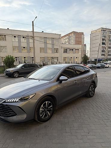 byd 2: BYD Qin: 2025 г., 1.5 л, Робот, Гибрид, Седан — 5