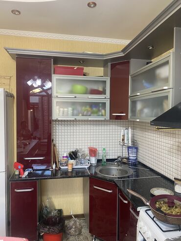 Мебельные гарнитуры: Продаю кухонную гарнитуру в идеальном состоянии 35 000 сом
