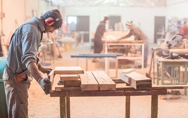 ищу работу столяр: Талап кылынат Жыгач уста, Төлөм Бир айда эки жолу, 3-5 жылдык тажрыйба