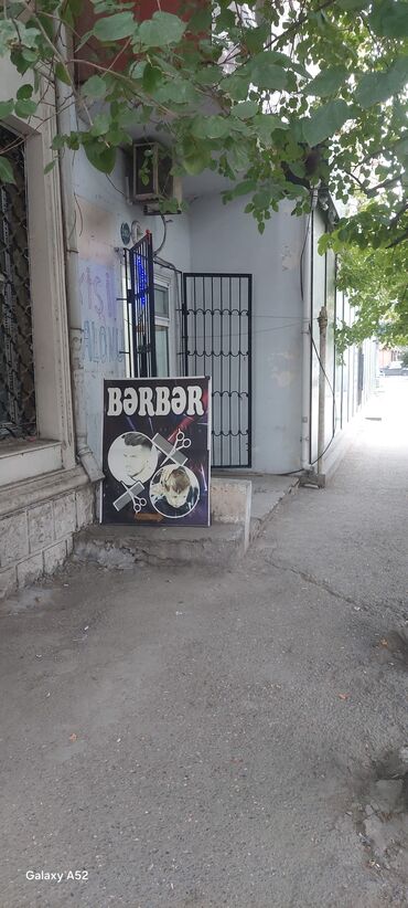 salon is elanlari: Bərbər tələb olunur, Fiks edilmiş ödəniş, 3-5 illik təcrübə