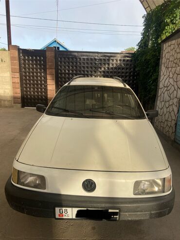 сигнализация и центральный замок: Volkswagen Passat: 1992 г., 1.8 л, Механика, Бензин, Универсал