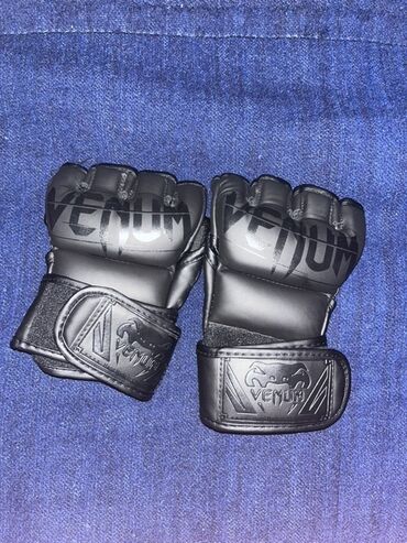 кик бокс магазин: Məhsul: Venum MMA açıq barmaq əlcəkləri - Rəng: qara, mat səthli -