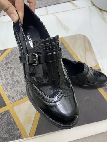 подросковый обувь: Продаю шикарные туфли. 38р. Покупали в Москве. Размер не подошел