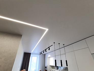 Потолочные работы: Натяжные потолки с трековыми светильниками Парящие потолки Теневые — 10