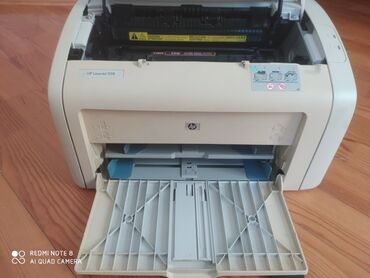 tabletlər: HP Laserjet 1018 Tək çap üçün ağ-qara printer Kartrici dolu vəziyyətdə