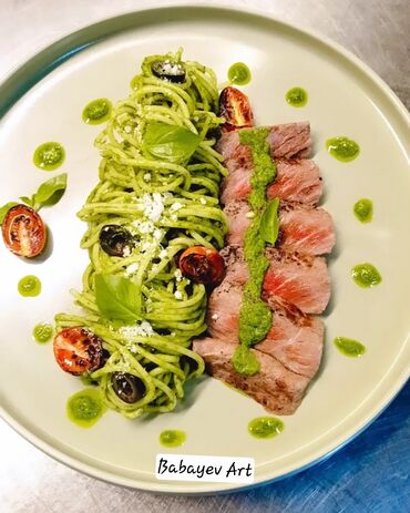 Aşpazlar: Hamburqer ustası, 24 yaş, 6 ildən artıq təcrübə — 25