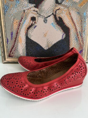 обувь 24 размер: Туфли Tamaris, 37.5, цвет - Красный