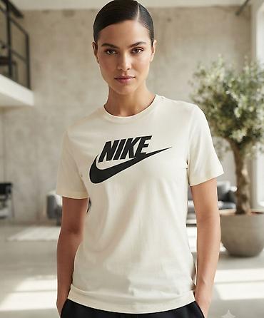 split ender cena: Nike ženska majica kratkih rukava - Model: klasičan T‑shirt kroj sa — 1