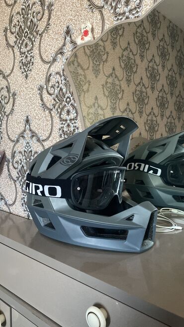 qaçış aparatı 2ci el: İXS fullface helmet satılır təzədir 400 azn eynəklə bir yerdə