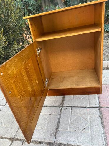 пластиковые столы и стулья для летних кафе бу: Прикроватные тумбочки
Состояние хорошее
Цена за 2 штуки