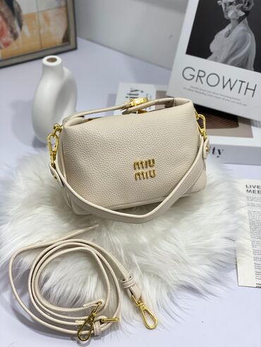 qadin lifcikleri: Çiyin çantası, Miu Miu lalafo.az -da qadin lifcikleri: Çiyin çantası, Miu Miu