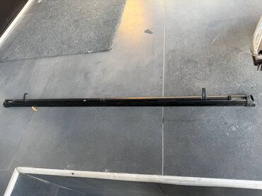 крыша багажника: Туурасынан кеткен жаалар Рейлингдерге