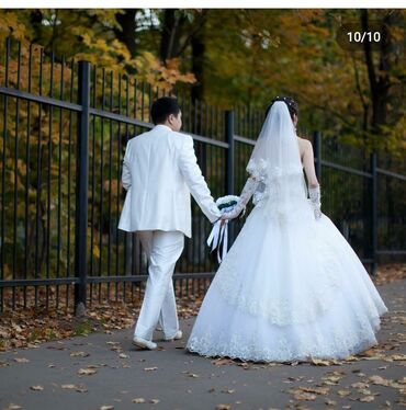 счастливое свадебное платье: Свадебное платье. Восторженные взгляды окружающих будут обеспечены
