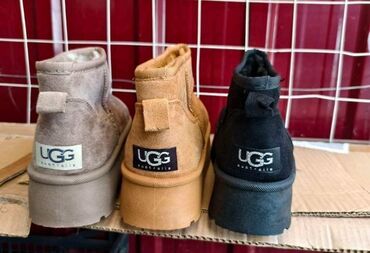 marc jacobs naocare za sunce: Ugg mini čizme, 37