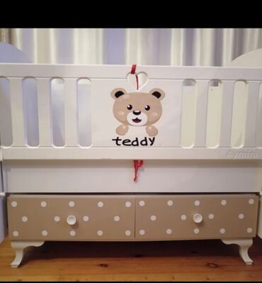 dosekler: Для девочки и мальчика, Четырехугольная, Колыбель, Без бортиков, Без матраса, Без механизма качания