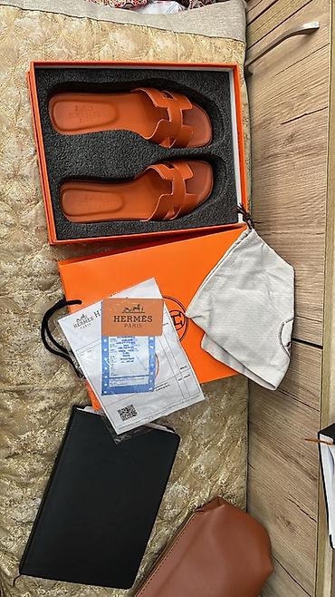 qəliyan qiyməti: Hermès Paris “Oran” qadın sandaleti - Material: təbii dəri modeli. Bu — 1